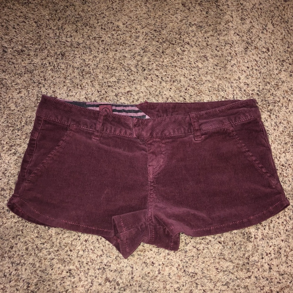 ~Volcom~ Women maroon corduroy shorts